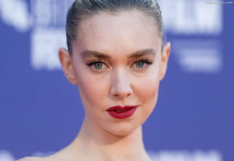 Vanessa Kirby photo 10 of 1109