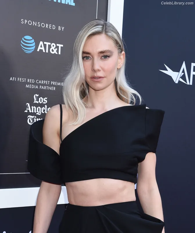 Vanessa Kirby photo 18 of 1109