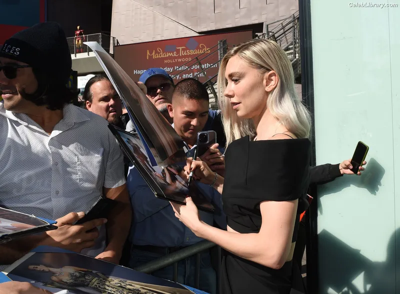 Vanessa Kirby photo 6 of 1109
