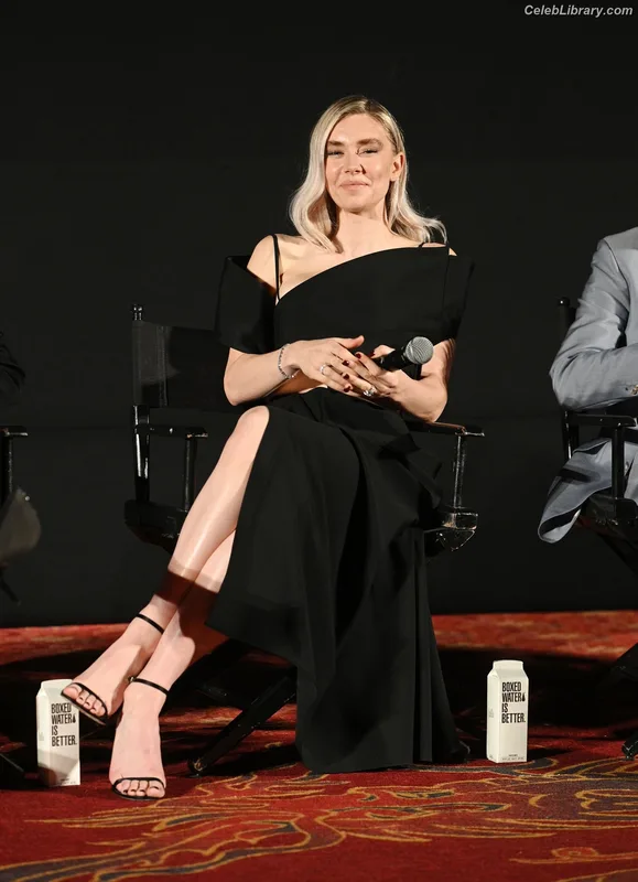 Vanessa Kirby photo 5 of 1109