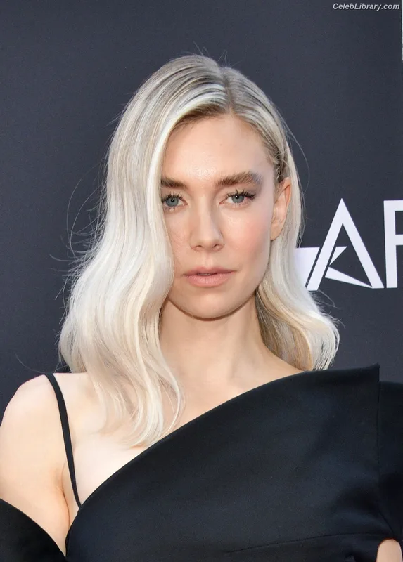 Vanessa Kirby photo 10 of 1109