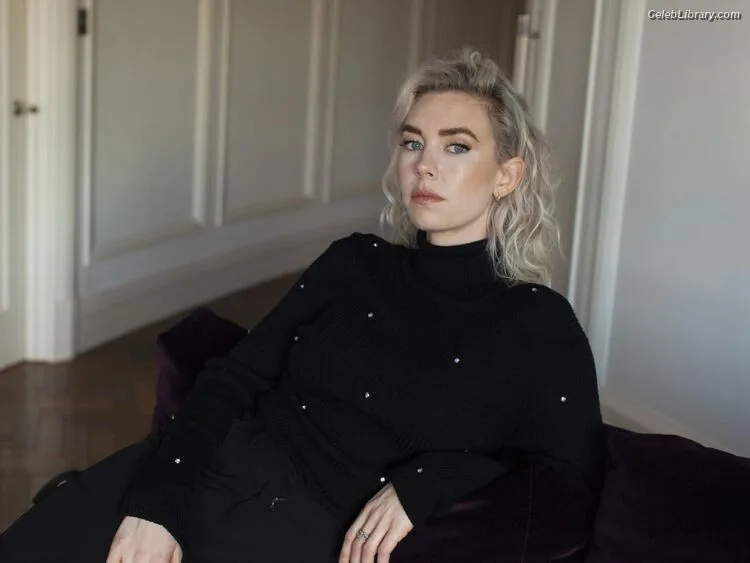 Vanessa Kirby photo 3 of 1109
