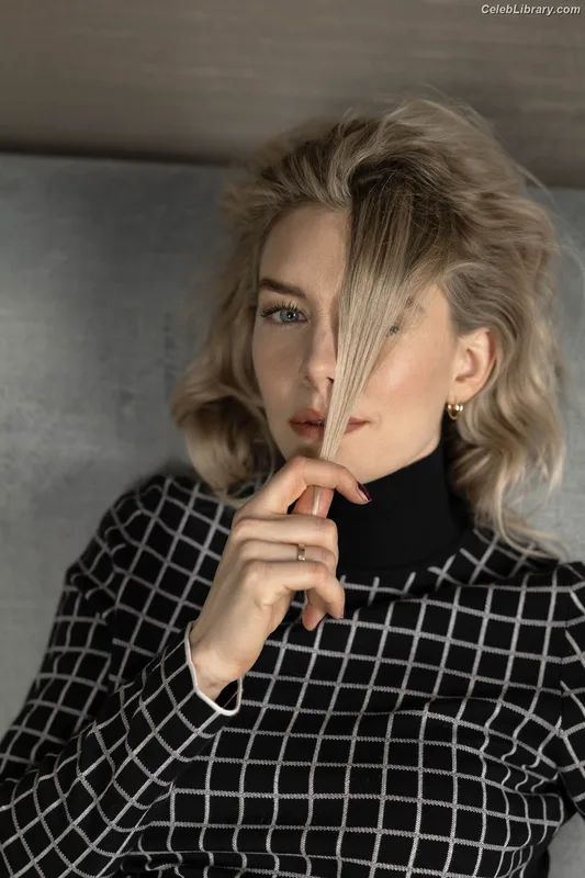 Vanessa Kirby photo 13 of 1109