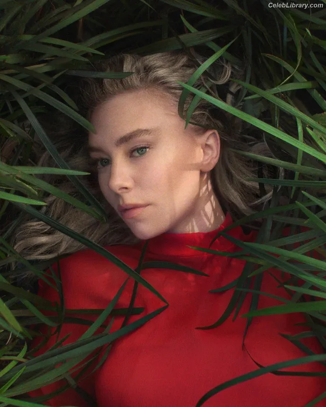Vanessa Kirby photo 21 of 1109