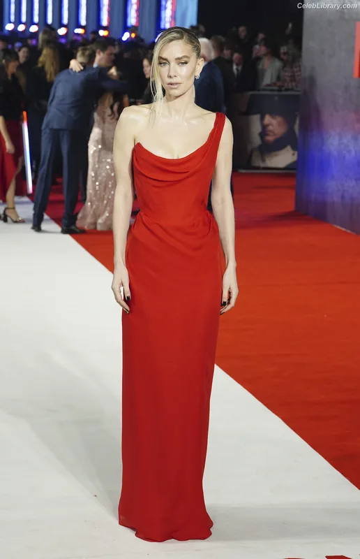 Vanessa Kirby photo 24 of 1109