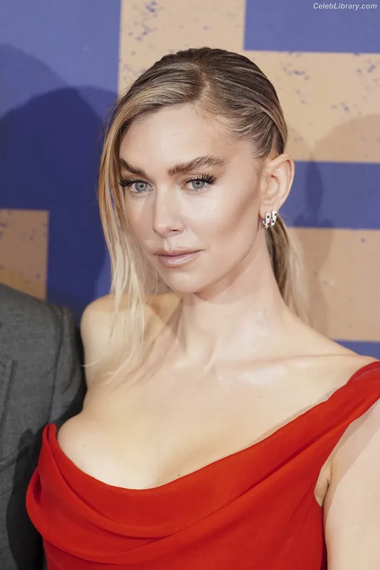 Vanessa Kirby photo 4 of 1109