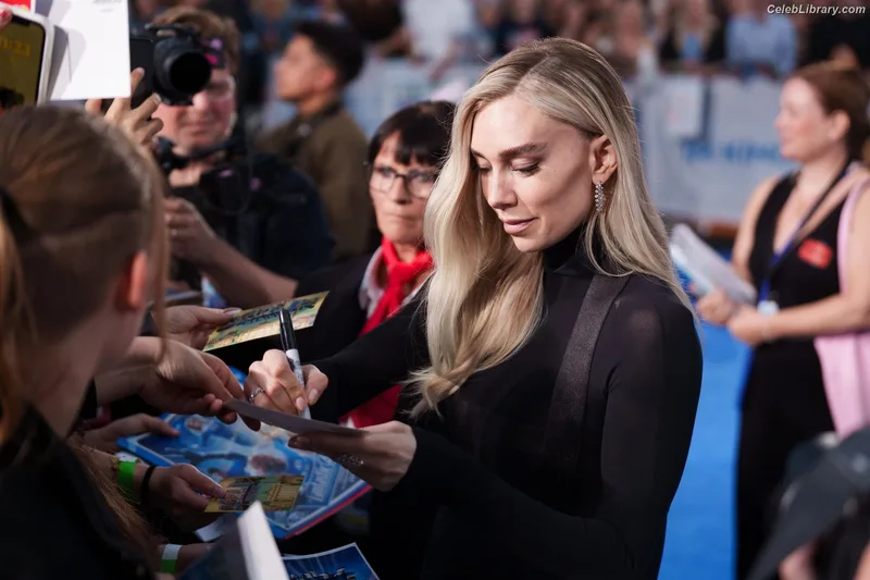 Vanessa Kirby photo 17 of 1109