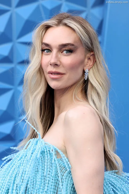 Vanessa Kirby photo 1 of 1109