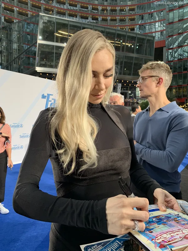Vanessa Kirby photo 12 of 1109
