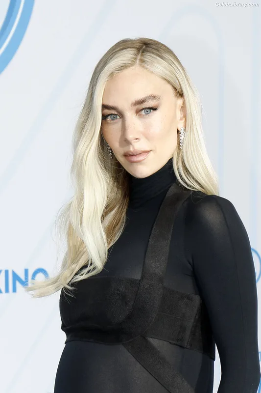 Vanessa Kirby photo 20 of 1109