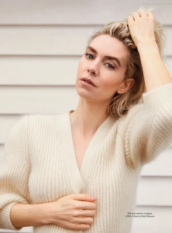 Vanessa Kirby photo 4 of 1109