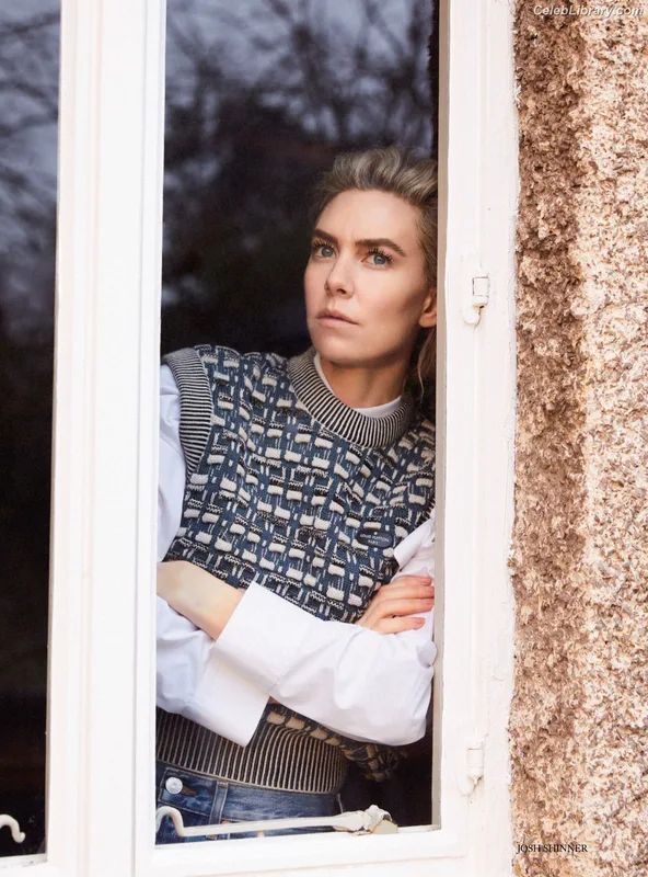 Vanessa Kirby photo 15 of 1109