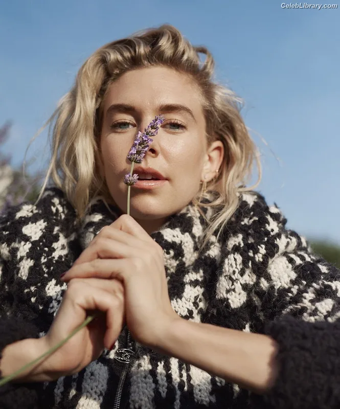 Vanessa Kirby photo 6 of 1109
