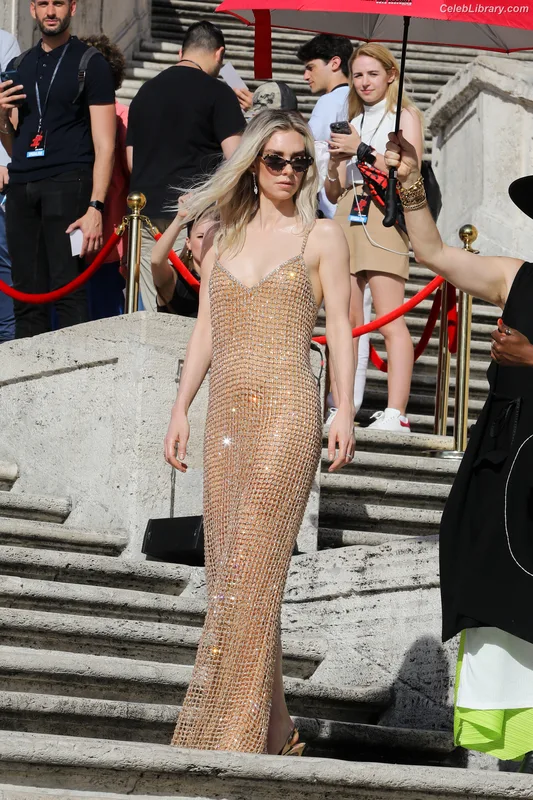 Vanessa Kirby photo 7 of 1109