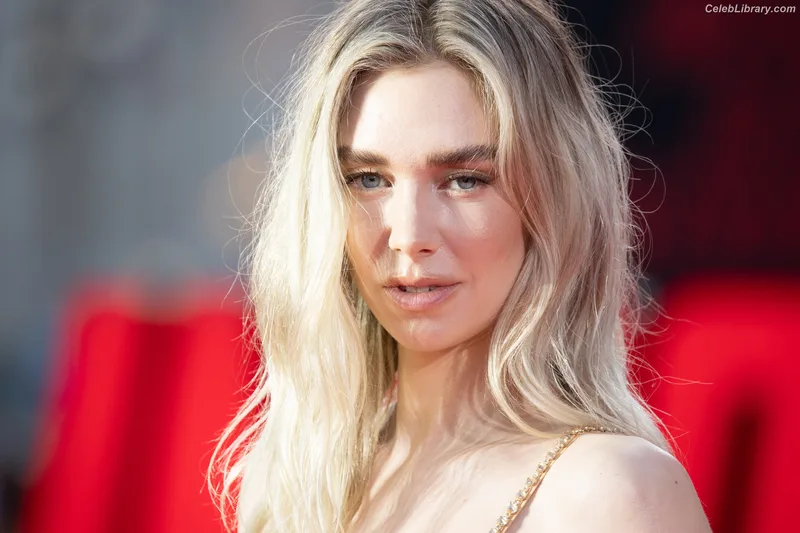 Vanessa Kirby photo 20 of 1109