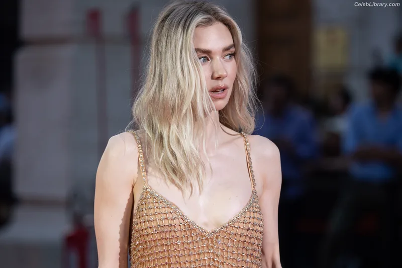 Vanessa Kirby photo 24 of 1109