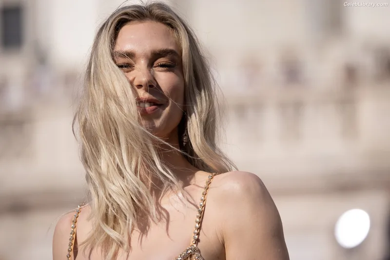 Vanessa Kirby photo 13 of 1109