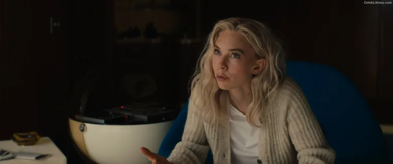 Vanessa Kirby photo 3 of 1109