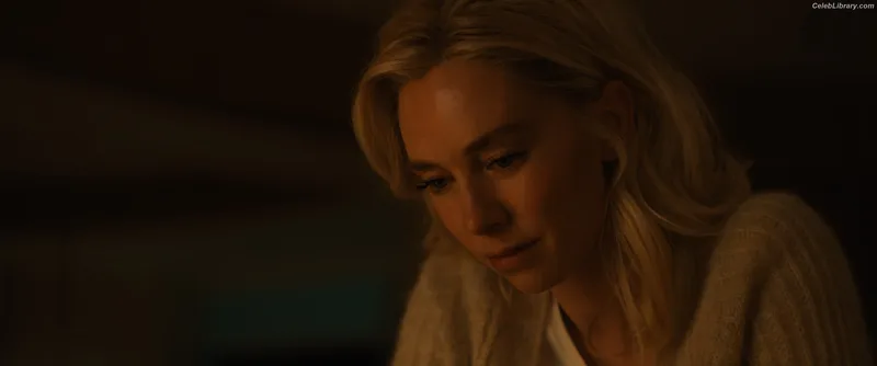 Vanessa Kirby photo 5 of 1109