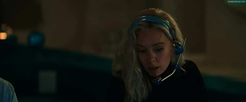 Vanessa Kirby photo 8 of 1109