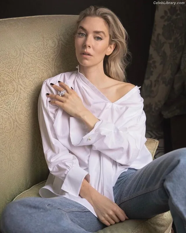 Vanessa Kirby photo 3 of 1109