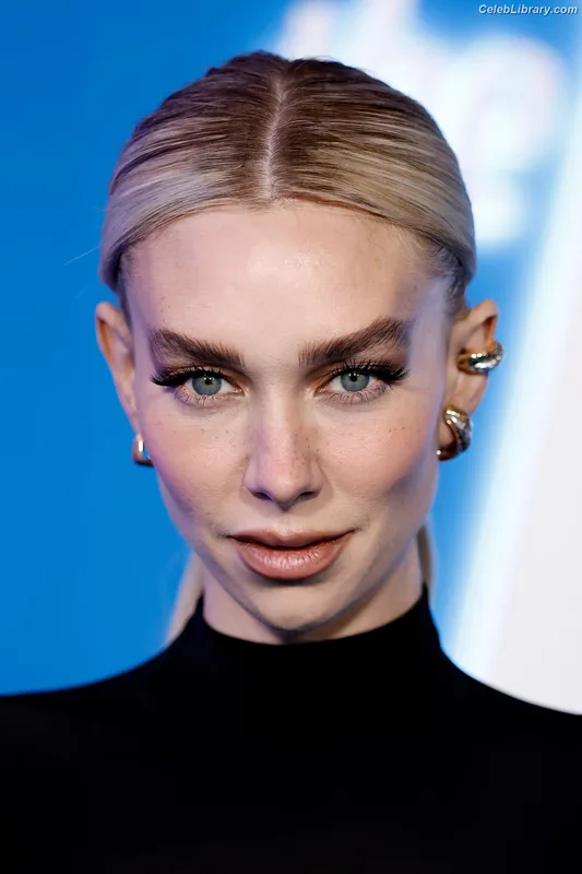 Vanessa Kirby photo 6 of 1109