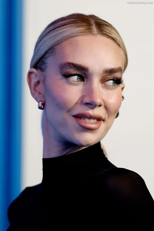Vanessa Kirby photo 7 of 1109