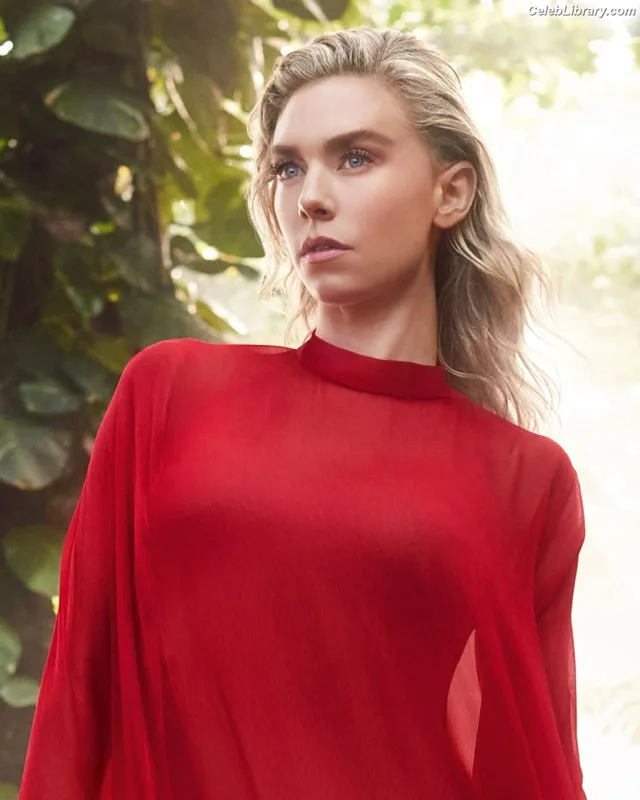 Vanessa Kirby photo 19 of 1109