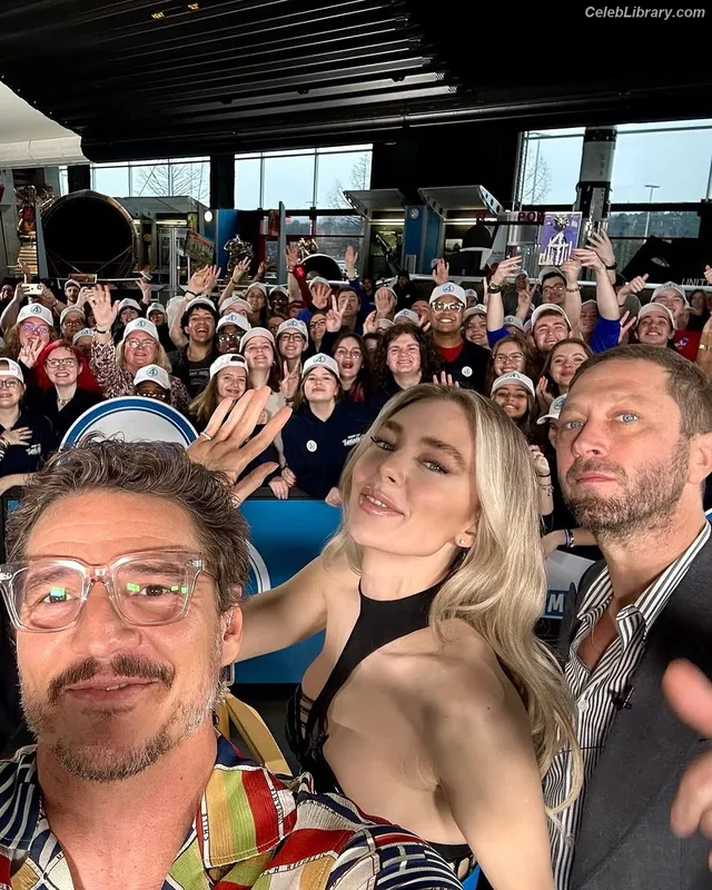 Vanessa Kirby photo 20 of 1109