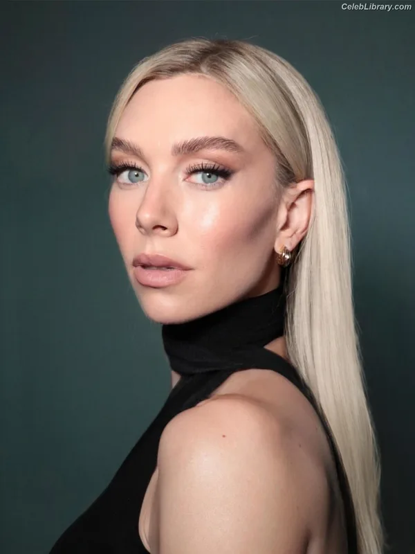Vanessa Kirby photo 1 of 1109