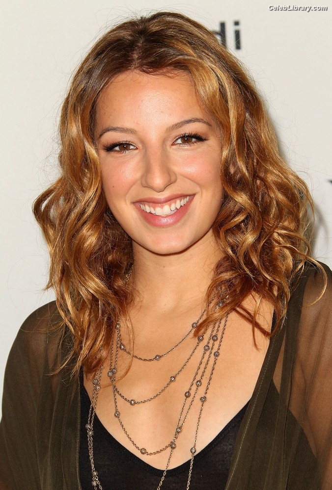 Vanessa Lengies photo 18 of 52