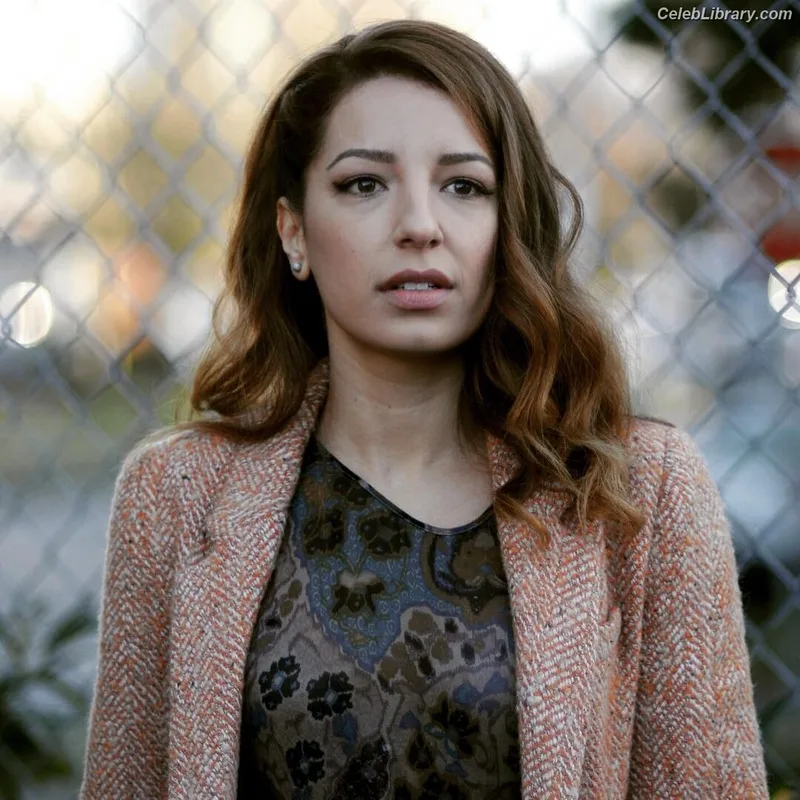 Vanessa Lengies photo 2 of 52