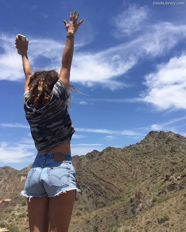 Vanessa Lengies photo 13 of 52