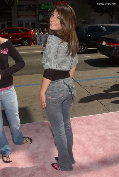 Vanessa Lengies photo 12 of 52