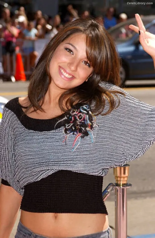 Vanessa Lengies photo 14 of 52