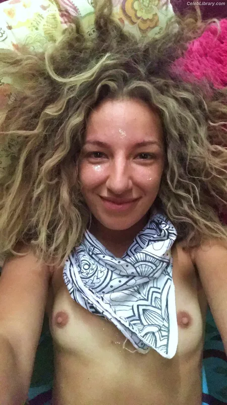 Vanessa Lengies photo 3 of 52
