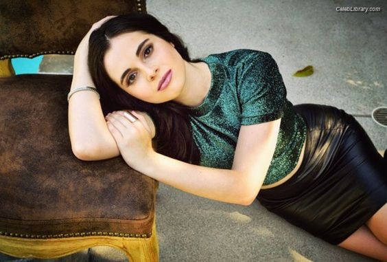 Vanessa Marano photo 14 of 1085