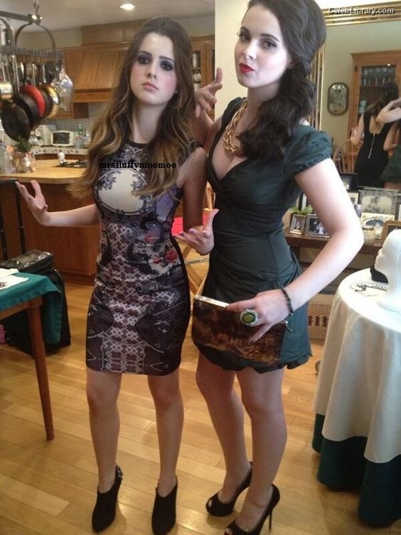 Vanessa Marano photo 15 of 1085