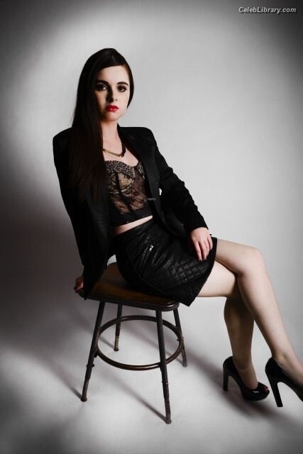 Vanessa Marano photo 3 of 1085