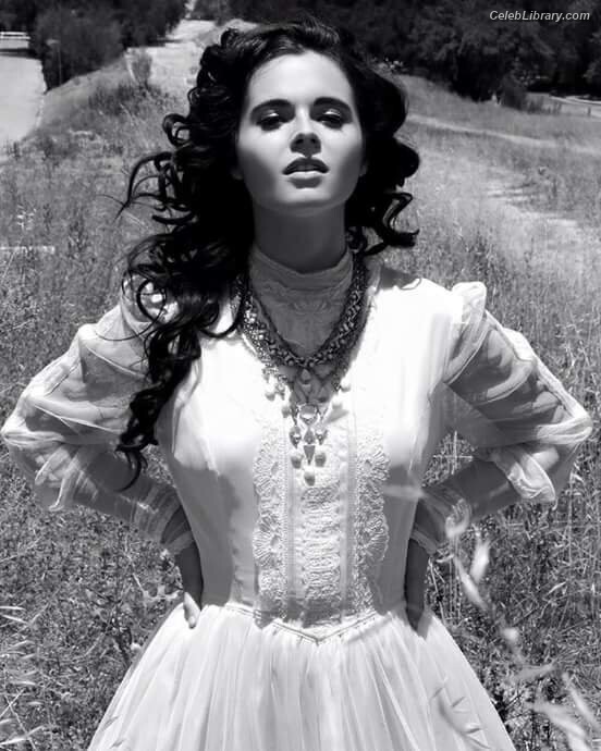 Vanessa Marano photo 11 of 1085