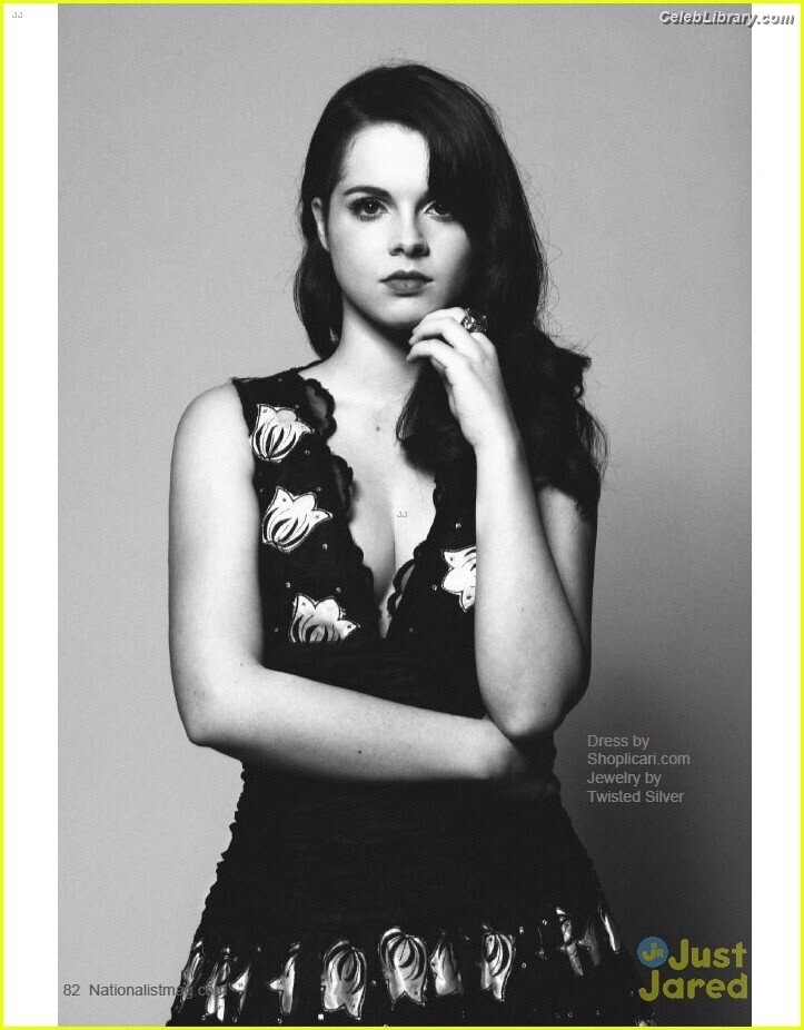 Vanessa Marano photo 13 of 1085