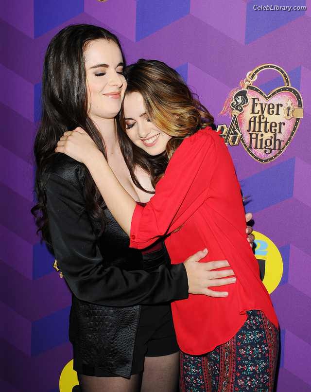 Vanessa Marano photo 3 of 1085