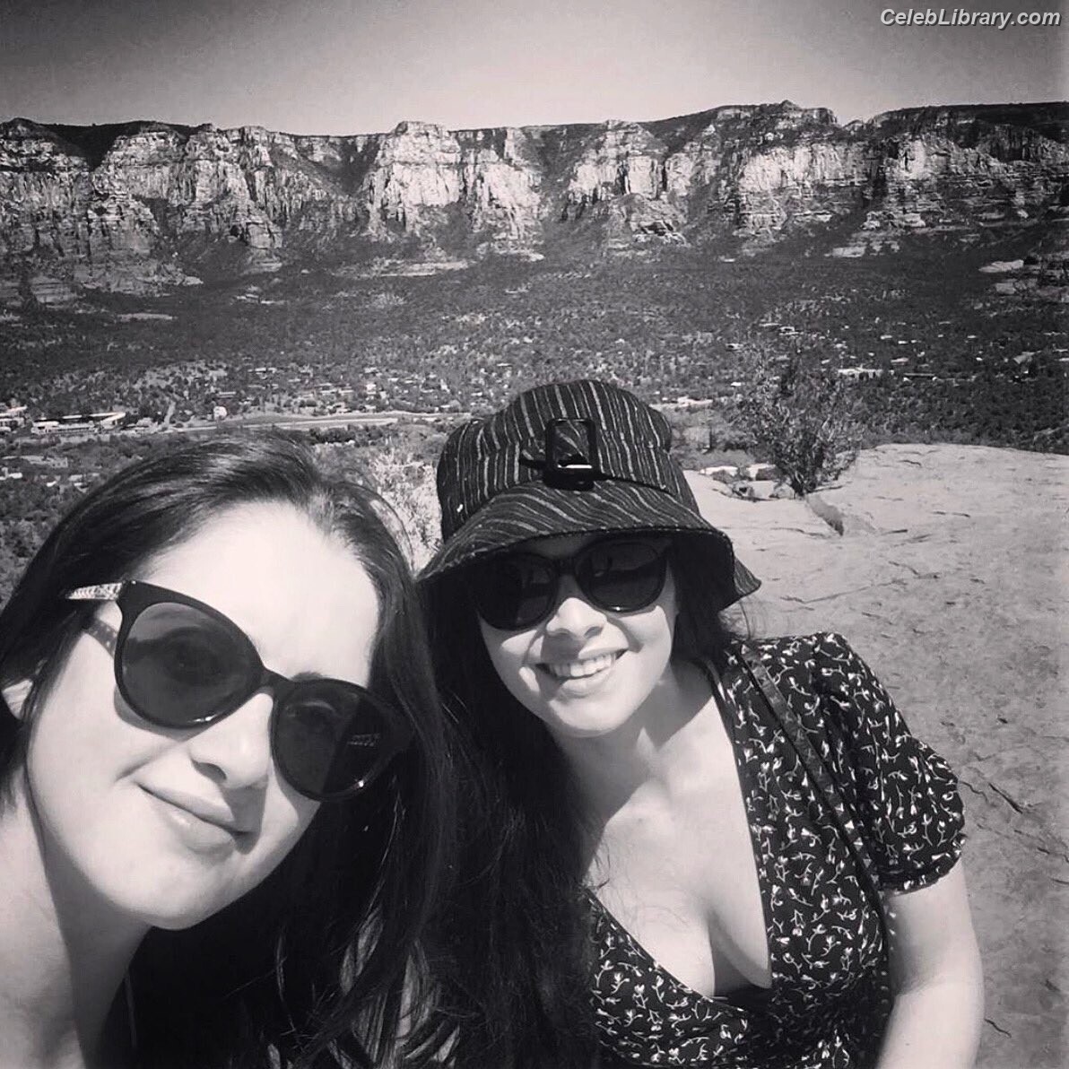 Vanessa Marano photo 5 of 1085