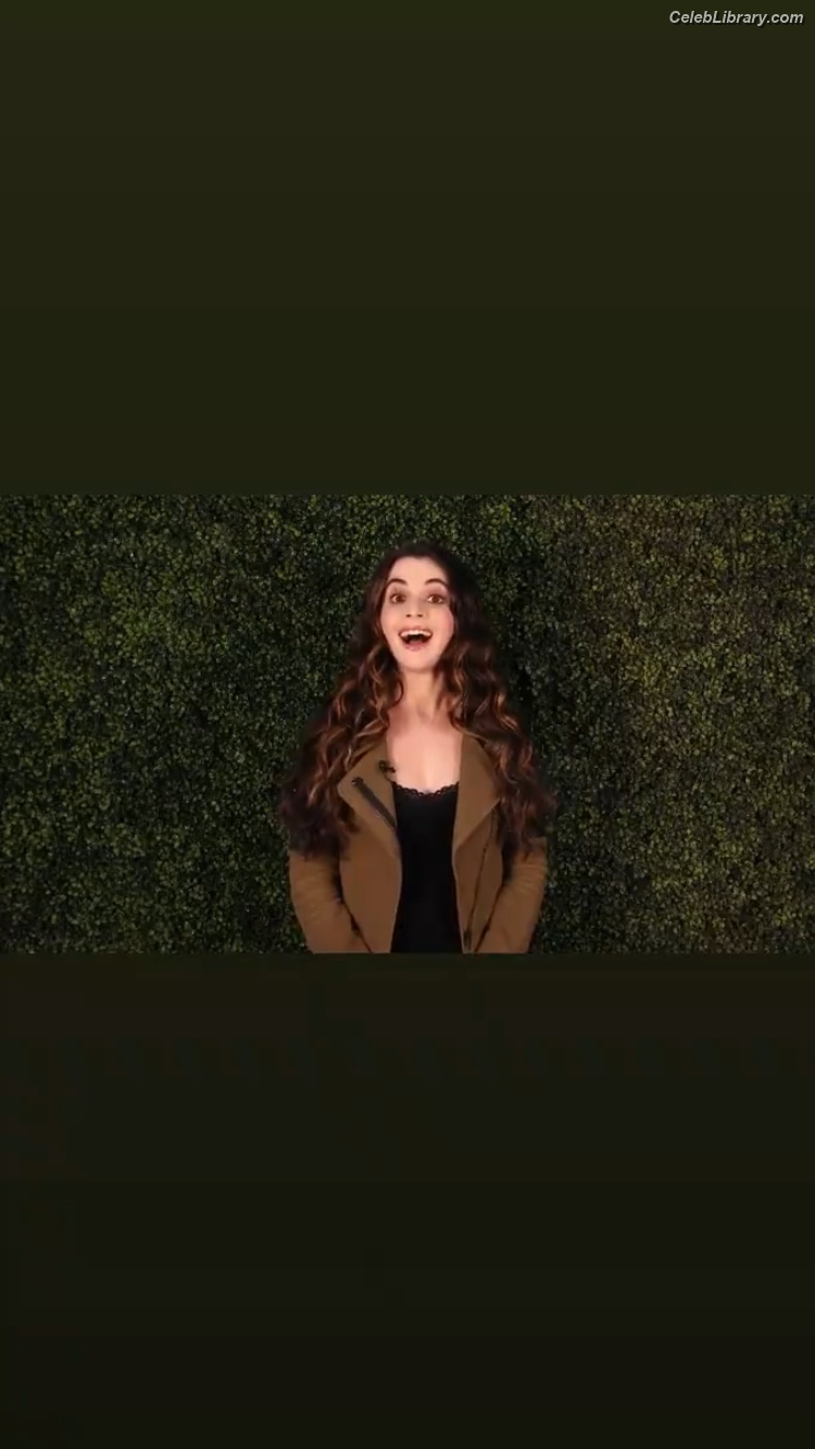 Vanessa Marano photo 18 of 1085