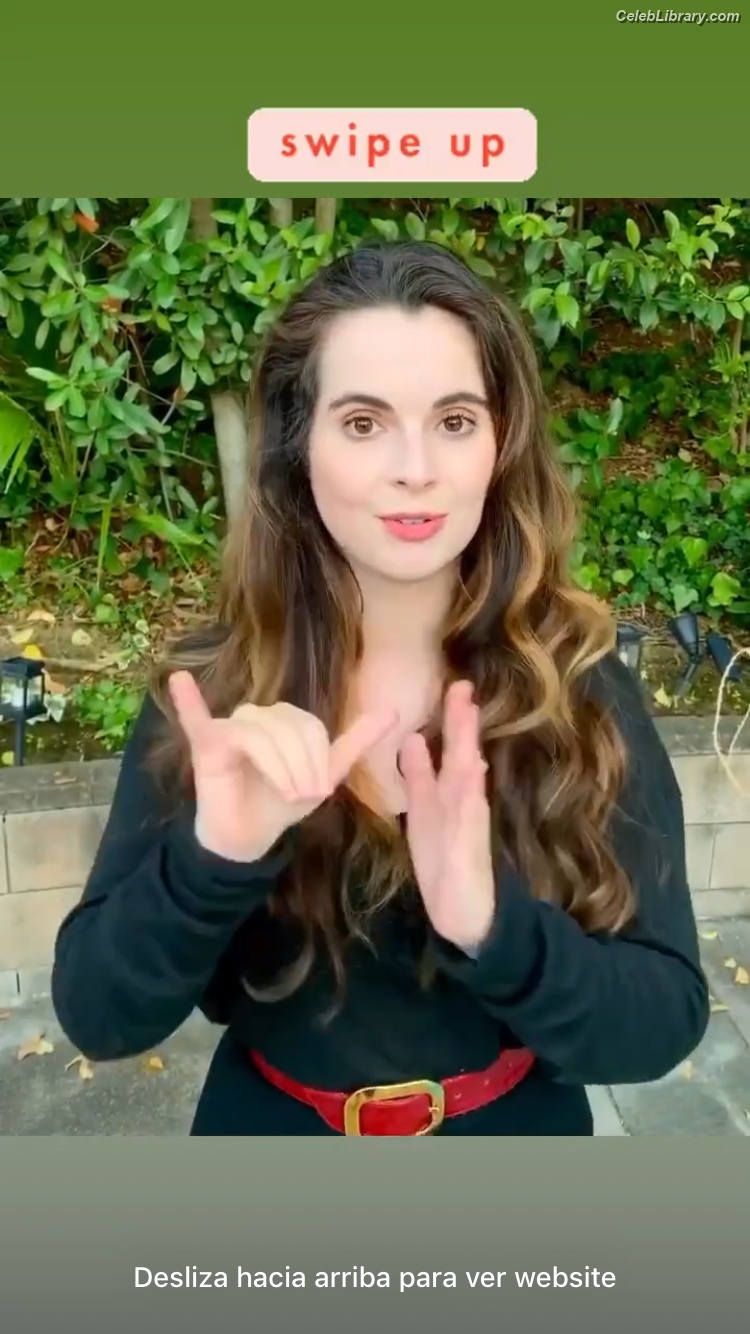 Vanessa Marano photo 4 of 1085