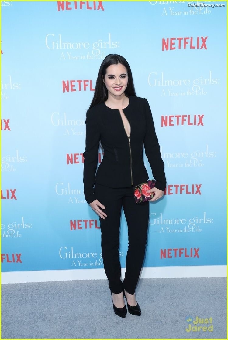 Vanessa Marano photo 12 of 1085