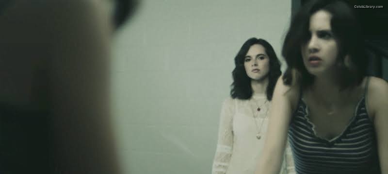 Vanessa Marano photo 4 of 1085