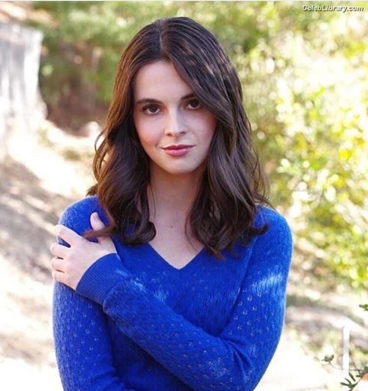 Vanessa Marano photo 4 of 1085