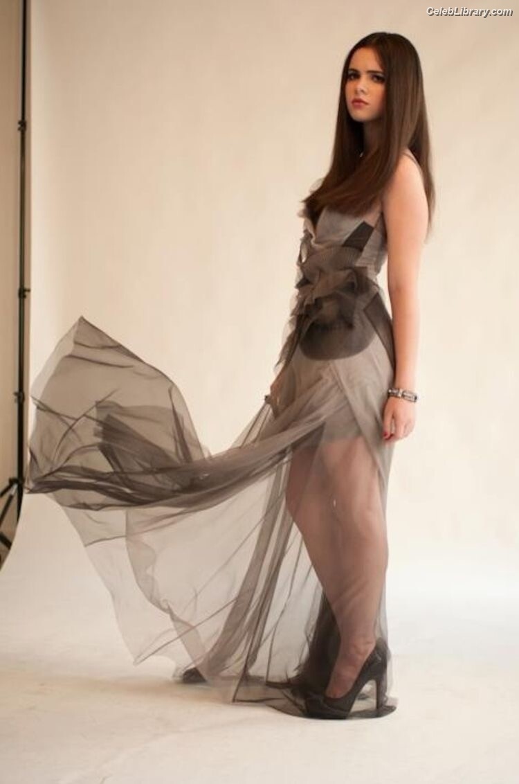 Vanessa Marano photo 11 of 1085