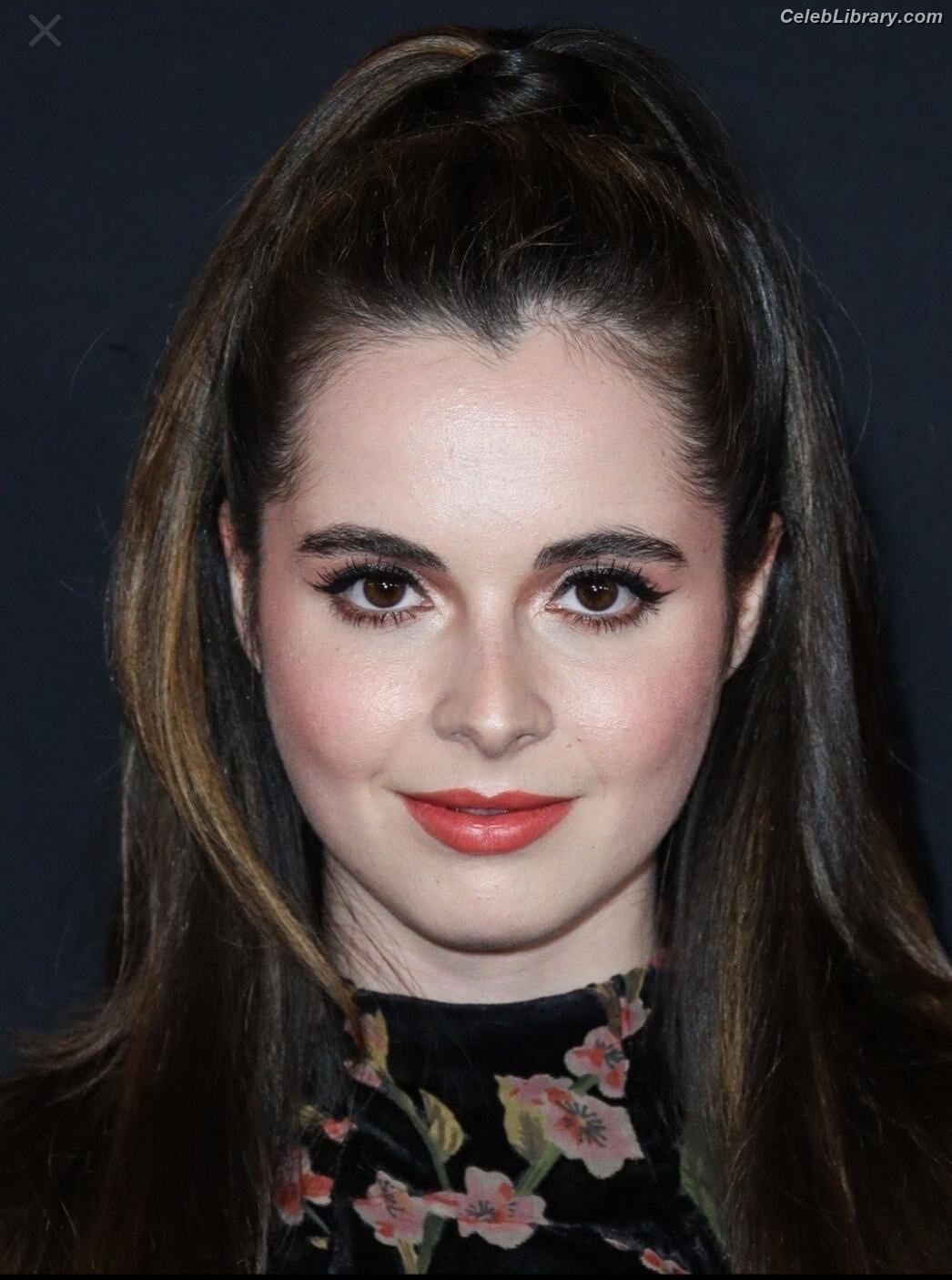 Vanessa Marano photo 23 of 1085
